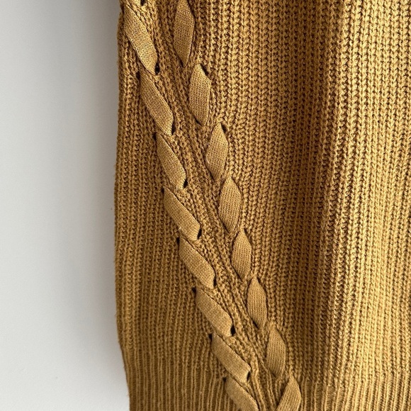 Pink Rose Gold Cable Knit Sweater, Crewneck Sweater, Size Medium - Picture 7 of 16